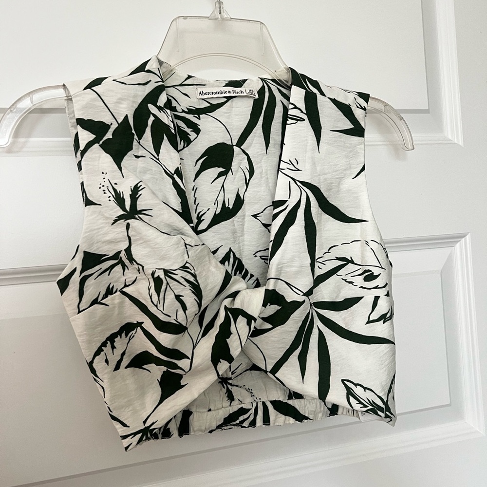 Abercrombie & Fitch Green and White Leafy Crop Twist Top